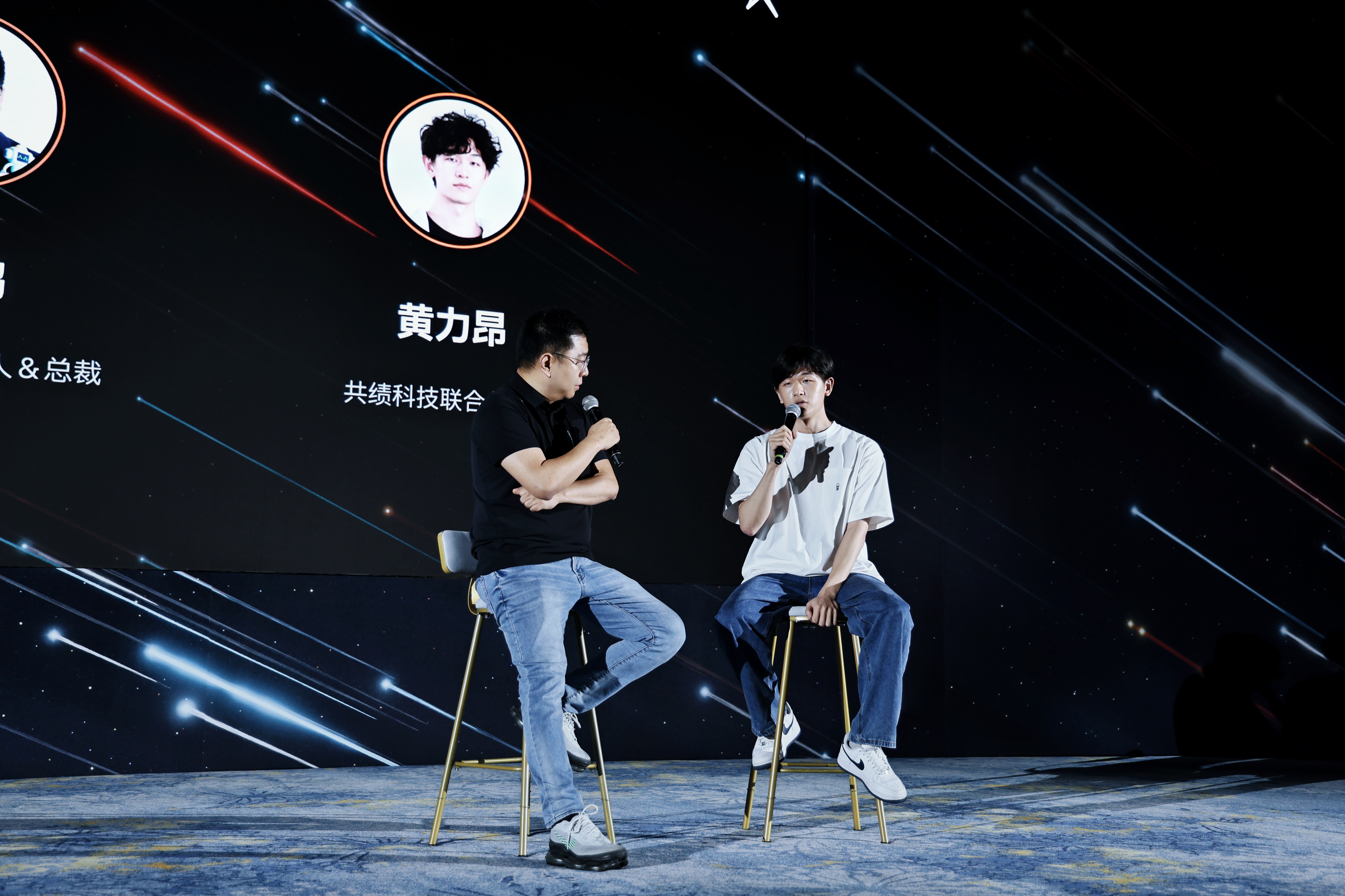 AdventureX ｜当清华博士“逃学”创业：用 30 万张游戏卡，对抗赛博朋克未来 